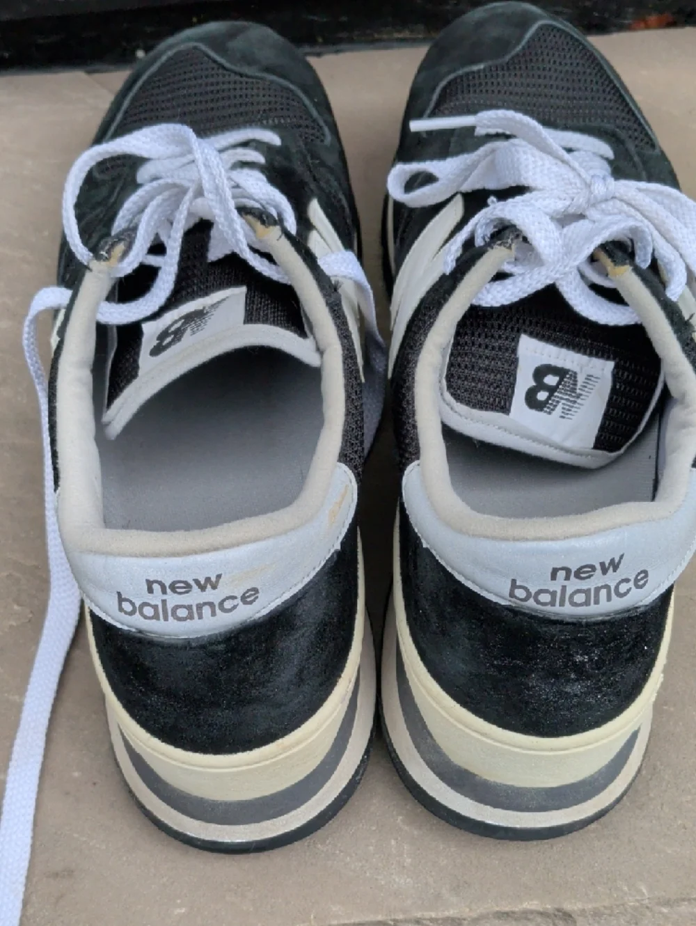 New Balance Men's Black and White Retro Low-Top Sneakers - Picture 6 of 7